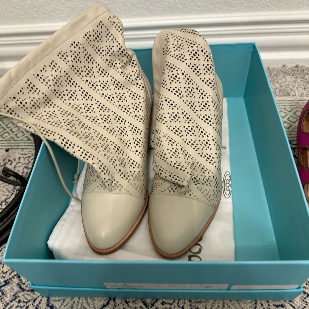 Vivienne Westwood Cream Perforated Leather Ankle Booties. NEW WITH BOX - Picture 2 of 10